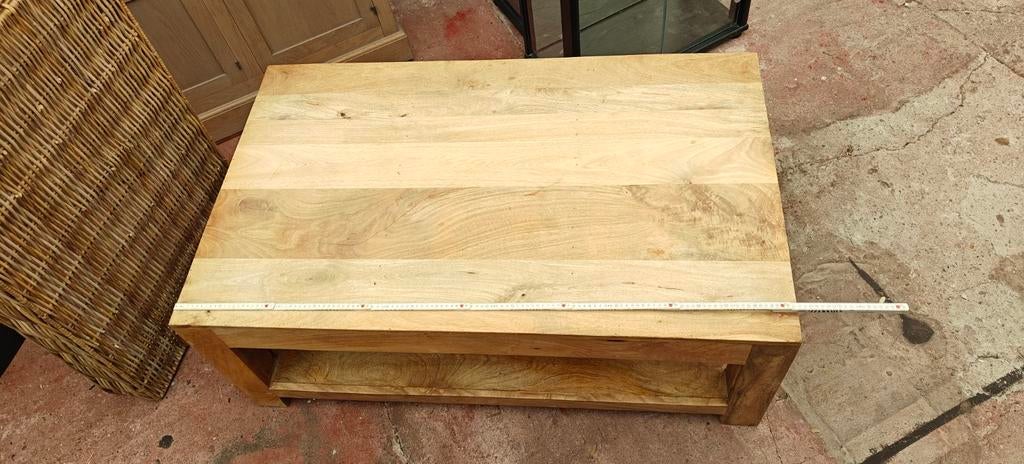 Table basse en bois avec panier en osier assorti, Enlèvement