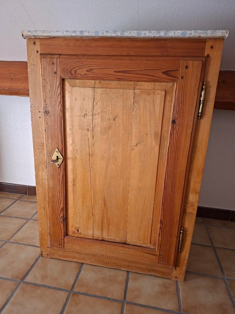 Petit meuble en pin, Enlèvement