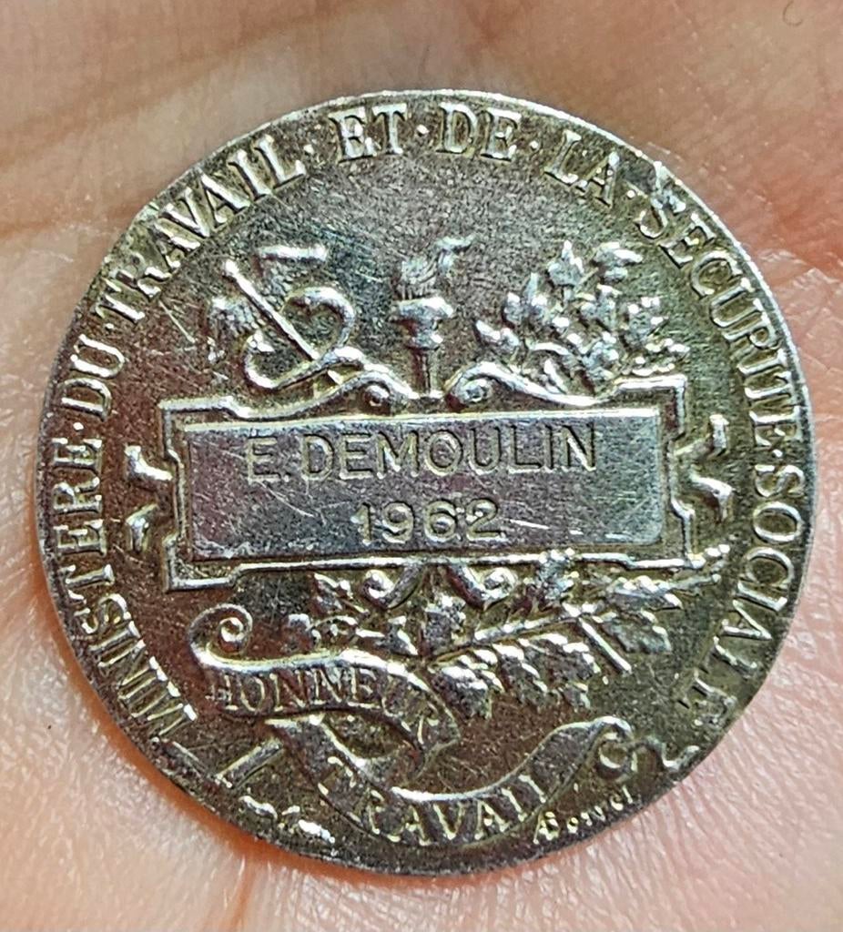 MÉDAILLE EN ARGENT DE L'HONNEUR DU TRAVAIL DE 1962, Enlèvement ou Envoi, Argent