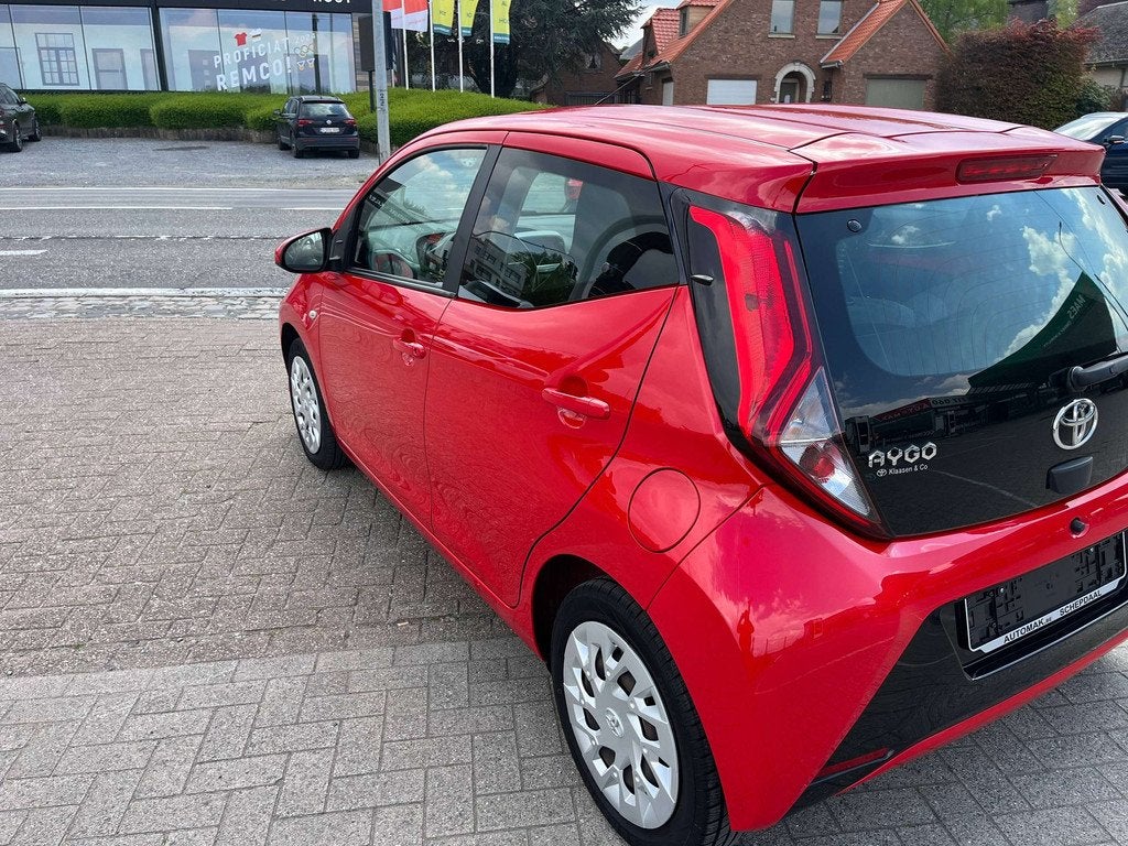 Toyota Aygo Aygo 1.0i VVT-i x automatique Garantie, Autos, Toyota, Rouge, Achat, 998 cm³, Euro 6
