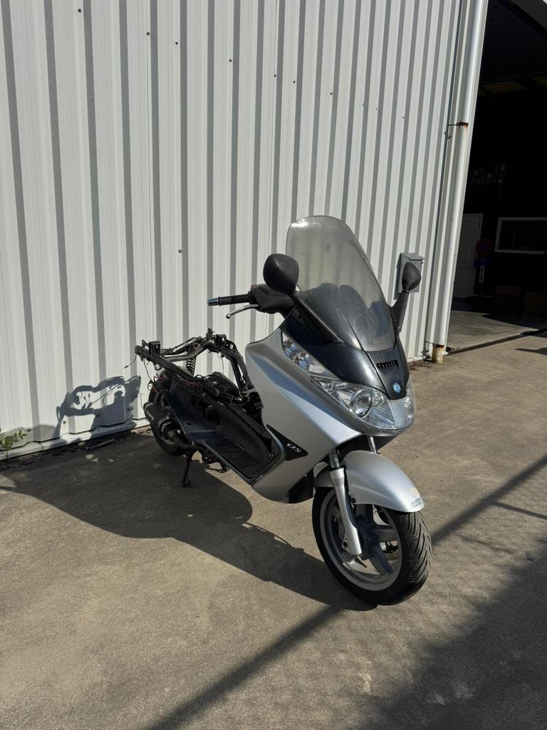 Piaggio X8, Motoren, Particulier, Scooter