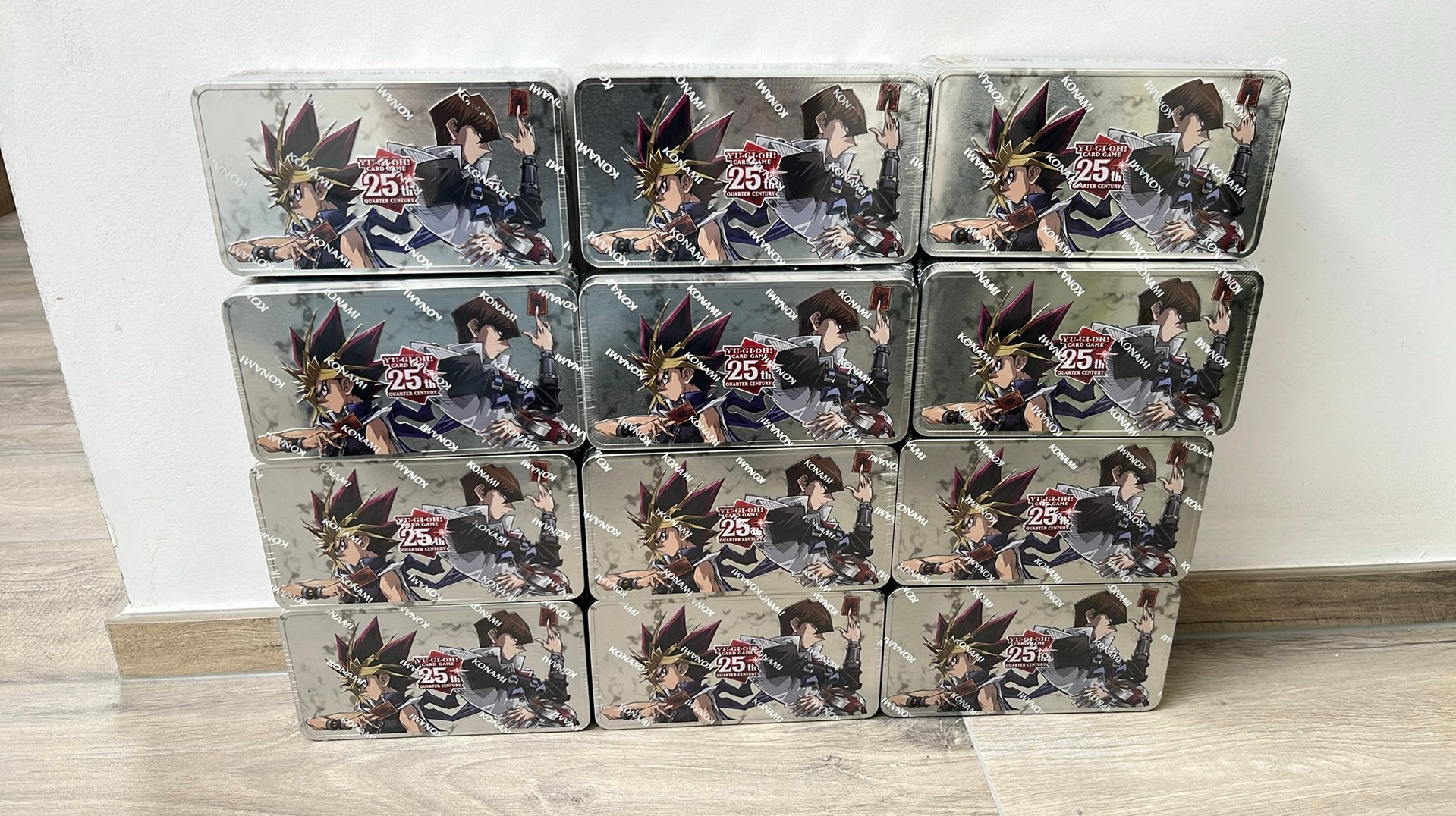 12x Yu-Gi-Oh! 25th Anniversary Tin Dueling Mirrors 2024, Ophalen of Verzenden, Nieuw, Speelkaart(en)