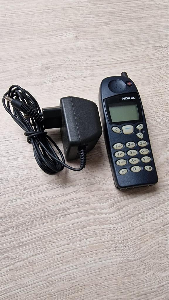 Nokia 5110 + chargeur, Telecommunicatie, Mobiele telefoons | Nokia, Gebruikt, Blauw, Geen camera, Fysiek toetsenbord