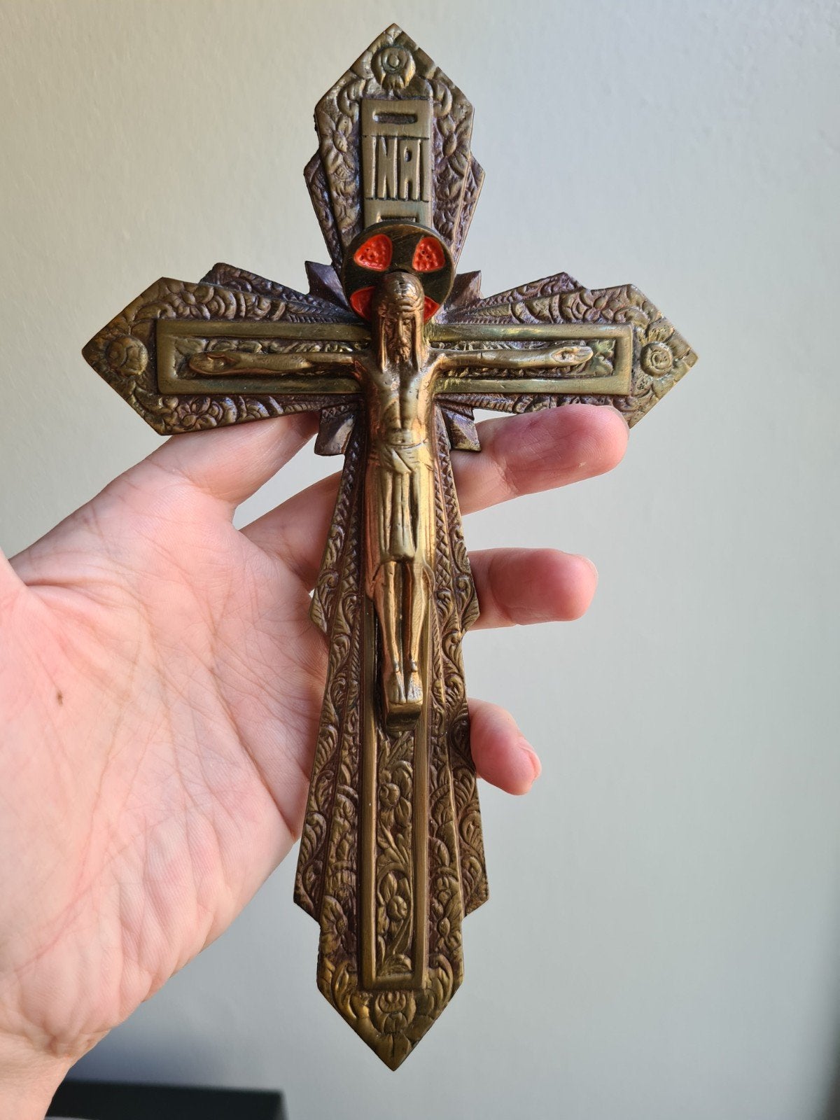 crucifix art déco en bronze et laiton, Enlèvement, Bronze