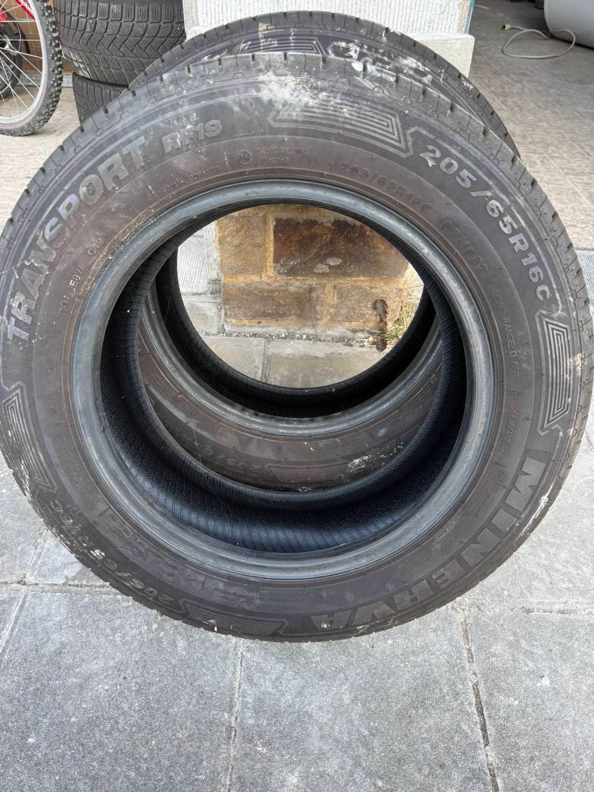 2 Pneus été Minerva Transport RF19 205/65R16C 107/105T, Autos : Pièces & Accessoires, Pneus & Jantes, 16 pouces, Pneus été, 205 mm