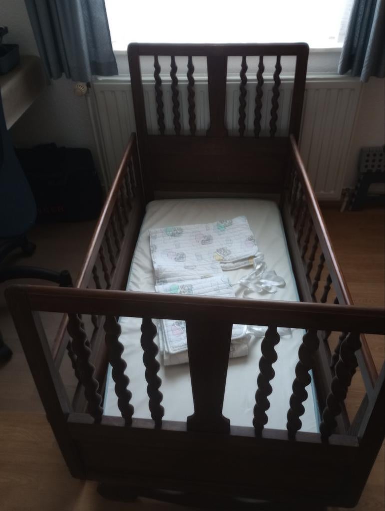 Antiek babybedje, Ophalen