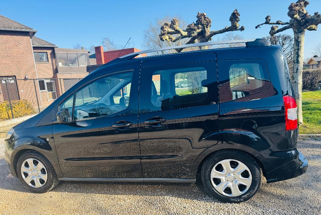 MOOIE FORD TOURNEO COURIER 1.5TDCI NAVI AIRCO, Auto's, Ford, Voorwielaandrijving, Euro 5, Zwart, Bedrijf