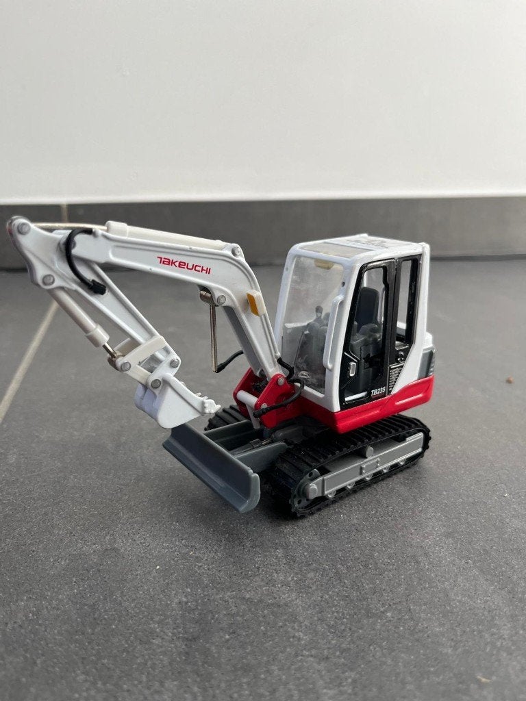 Grue Takeuchie TB235 miniature, Enlèvement ou Envoi, Comme neuf, Grue, Tracteur ou Agricole