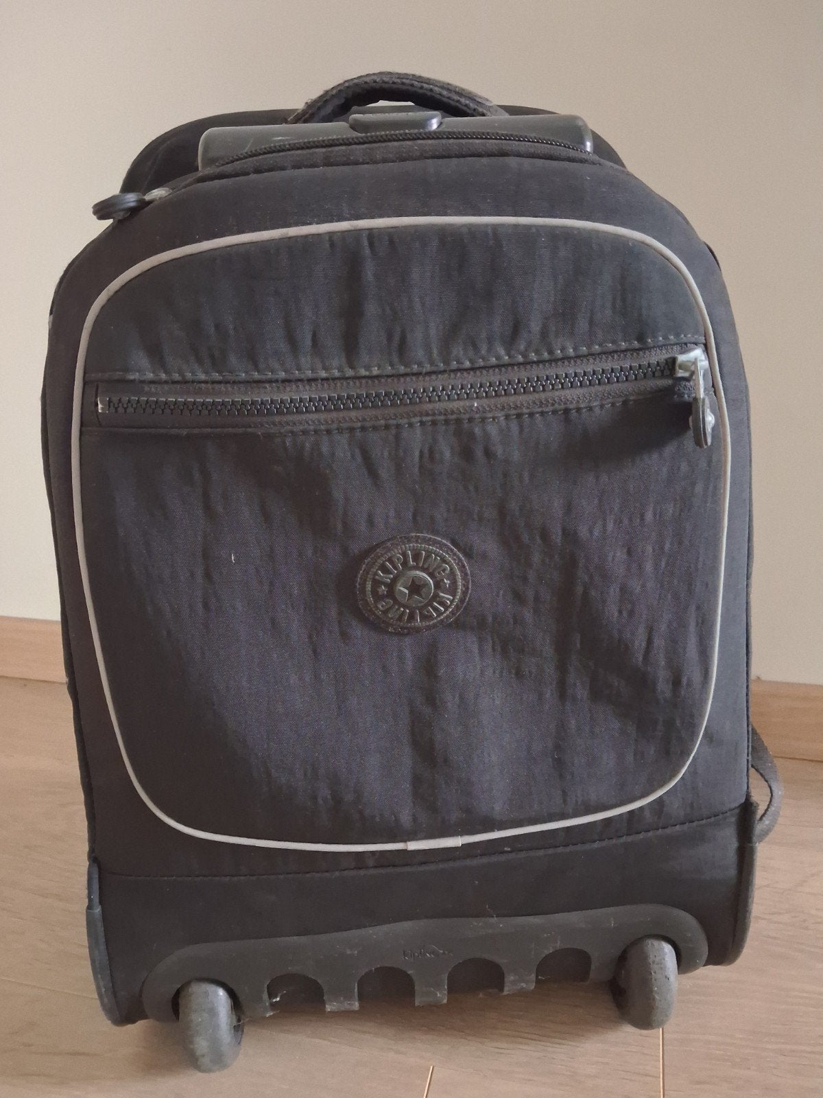 schooltas kipling, Ophalen