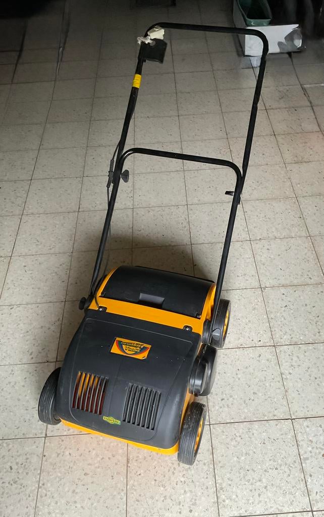Verticuteerder 32EL | FLEURELLE, Tuin en Terras, Verticuteermachines, Ophalen, Zo goed als nieuw