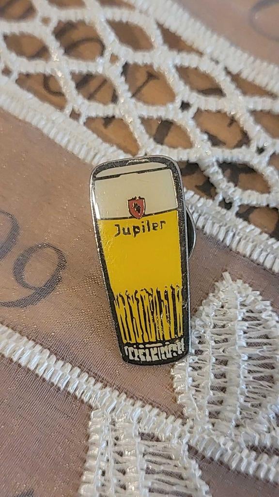 Pin's verre de Jupiler, Enlèvement ou Envoi, Utilisé, Marque, Insigne ou Pin's