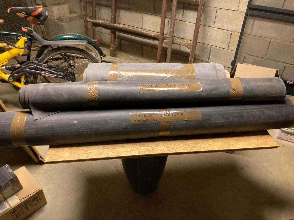 Lot EPDM, formflash, kimfixatie, dampscherm en dakschroeven, Enlèvement, Autres types, Autres matériaux, Noir