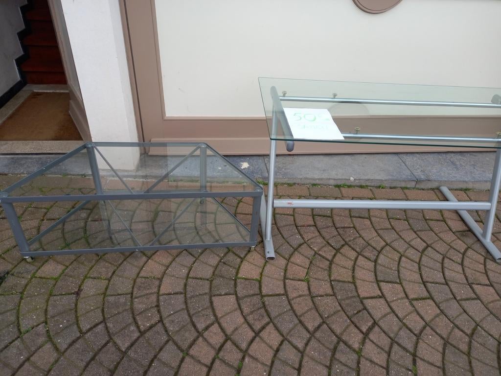 Bureau en tafeltje samen 50 euro, Enlèvement