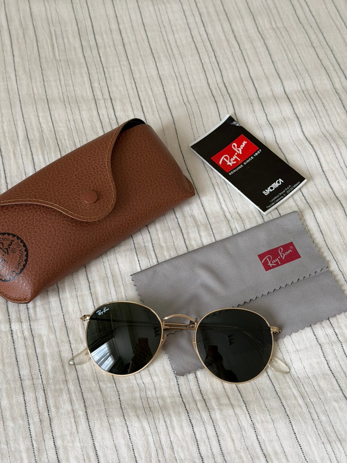 Lunettes de soleil Rayban round metal, Bijoux, Sacs & Beauté, Enlèvement ou Envoi, Comme neuf, Lunettes