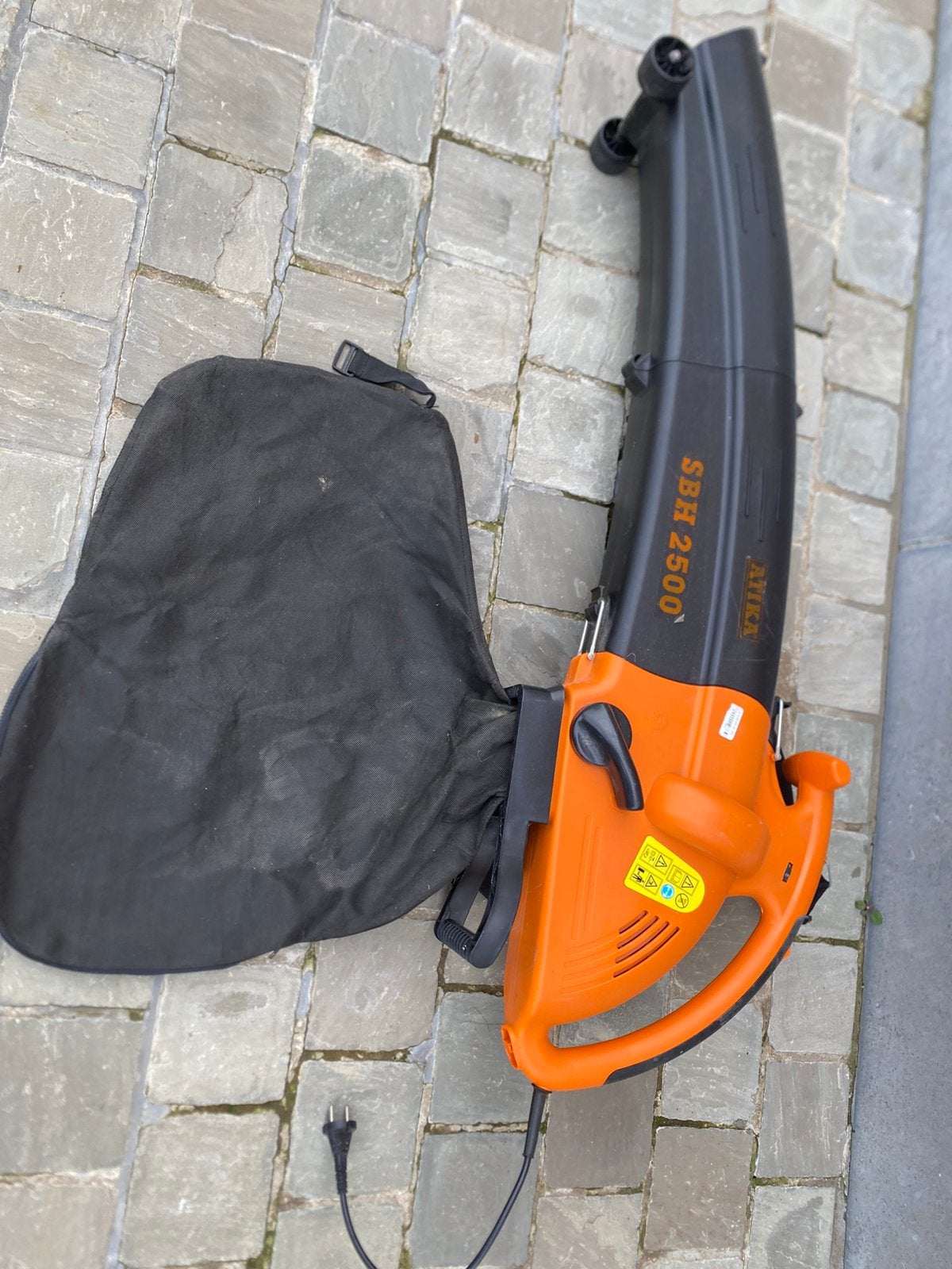 Bladblazer/ bladzuiger, Tuin en Terras, Ophalen, Ruggedragen, Zo goed als nieuw, Met opvangzak