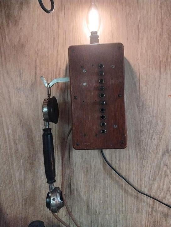 Téléphone mural ancien en bois transformé en applique murale, Enlèvement ou Envoi
