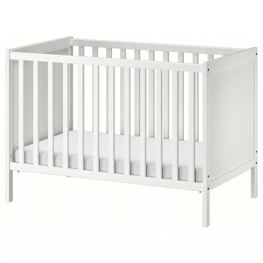 Babybedje SUNDVIK, wit, 60x120 met matras DRÖMMANDE, Kinderen en Baby's, Ophalen, Zo goed als nieuw, Minder dan 140 cm, Matras