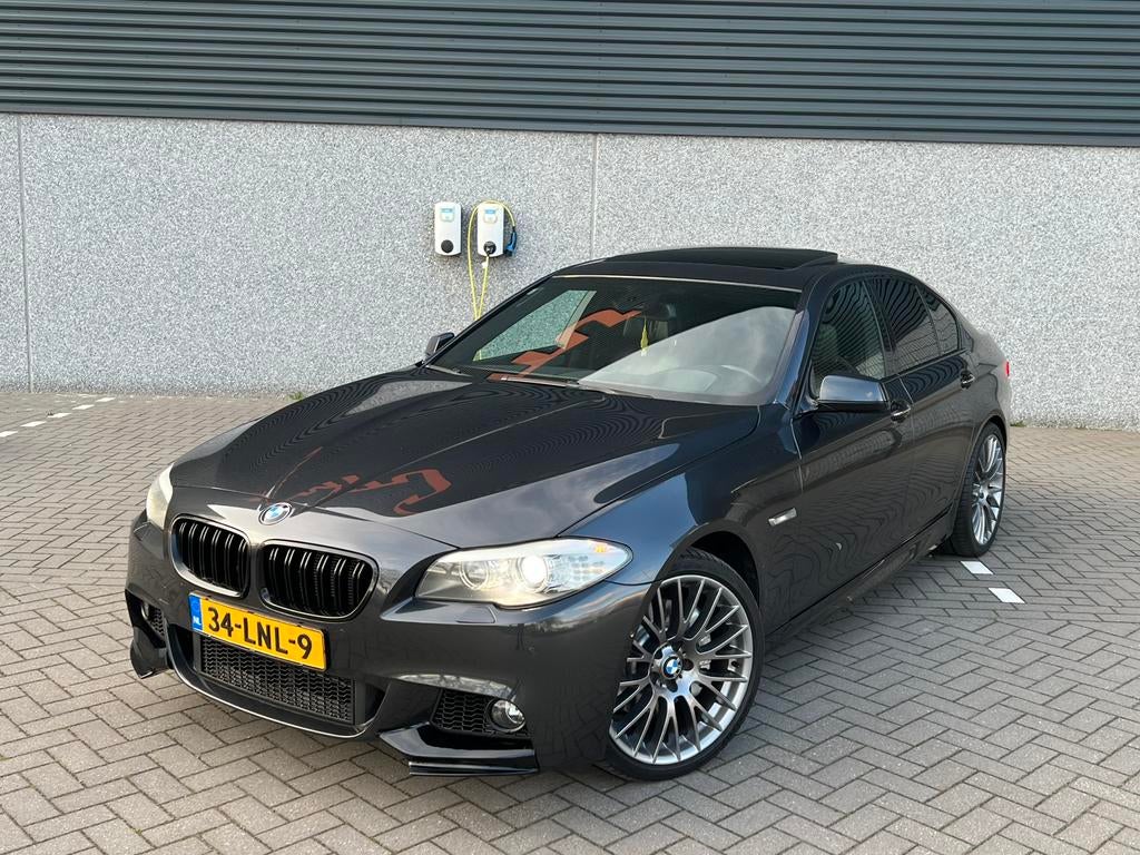 BMW 5-SERIE 530d F10 / M-PAKKET / DAK / HUD / NIEUWE KETTING, Autos, Euro 5, Diesel, Automatique, Particulier