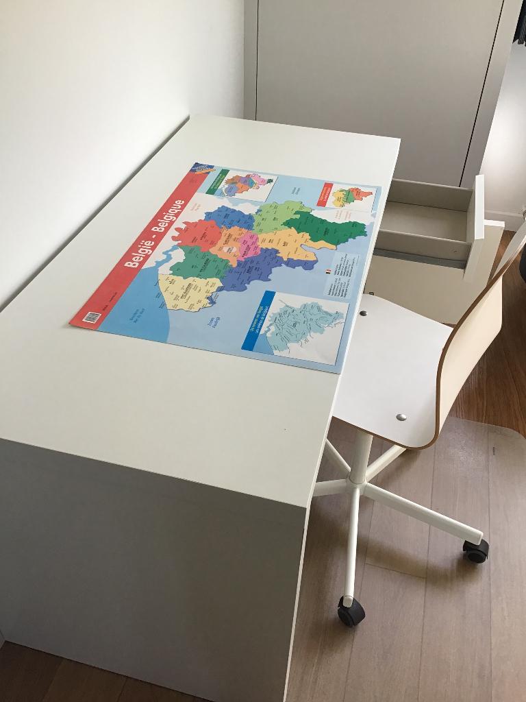 Bureau, Huis en Inrichting, Ophalen, 65 cm, Schoolbureau, Zo goed als nieuw