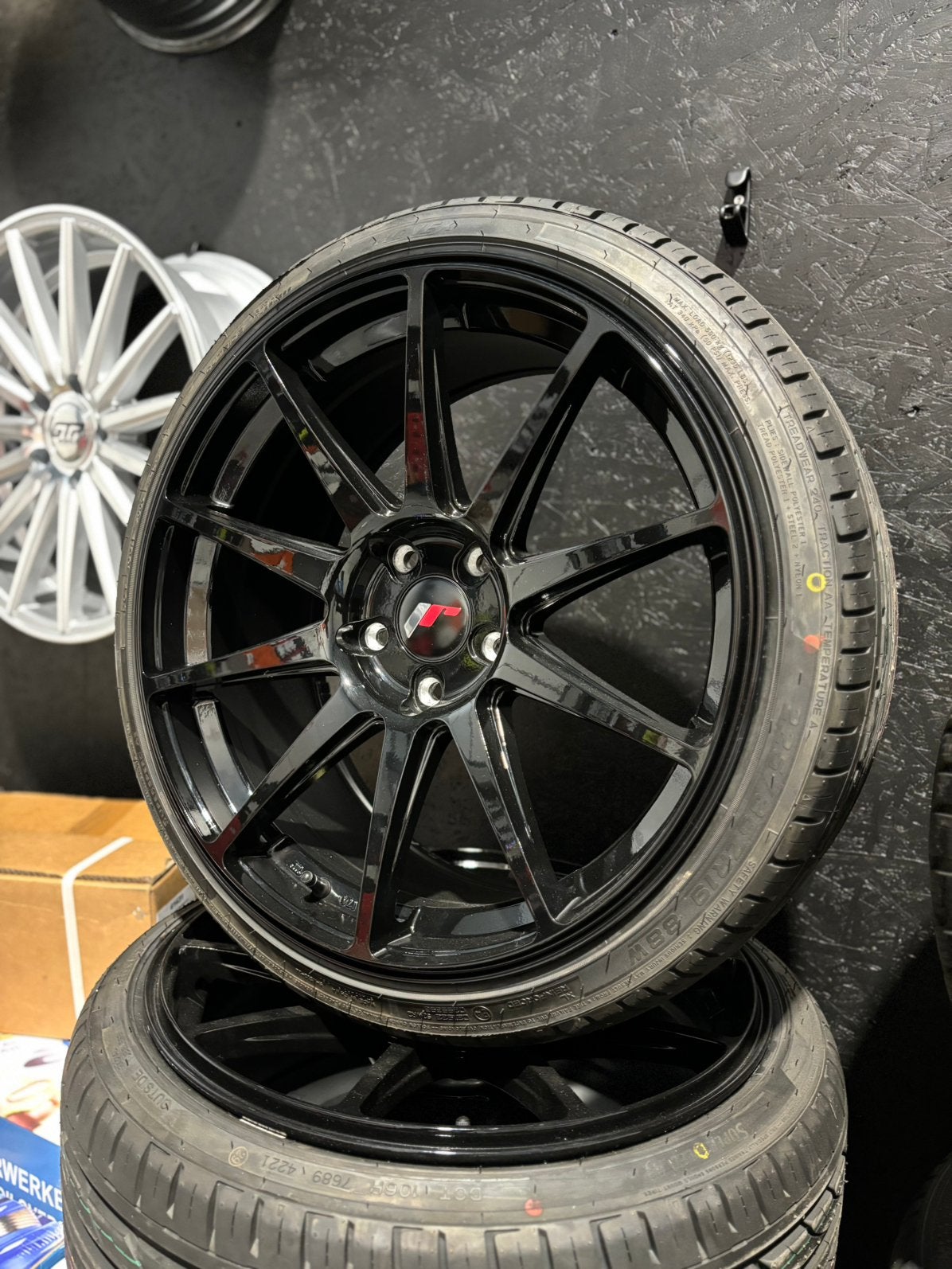 19” japan racing jr11 gloss black, Enlèvement