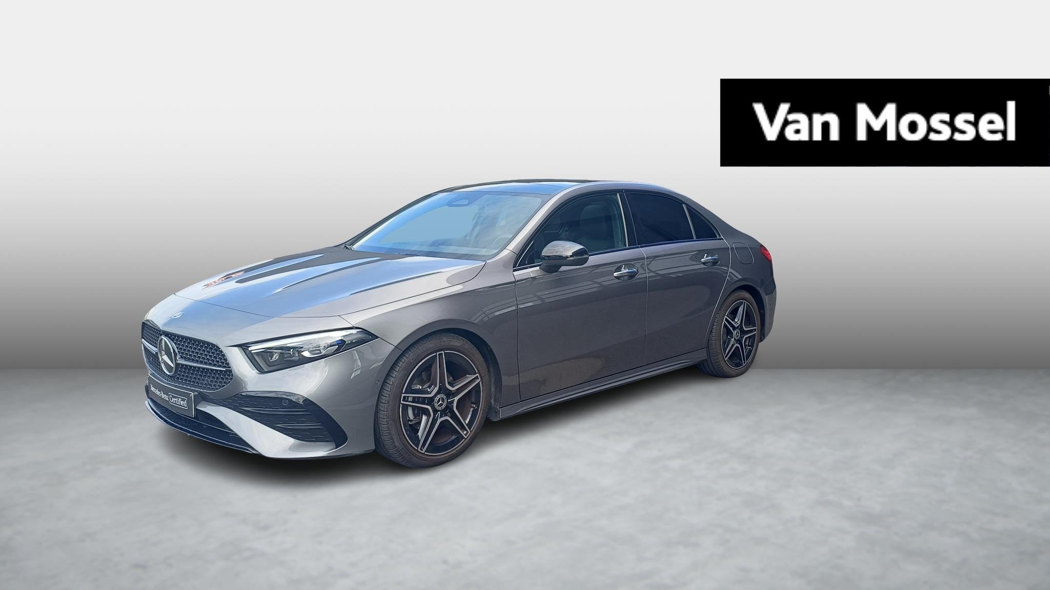 Mercedes-Benz A 180 Star Edition Limousine + PANORAMISCH DAK, Auto's, Mercedes-Benz, Stof, Gebruikt, Zwart, 4 cilinders