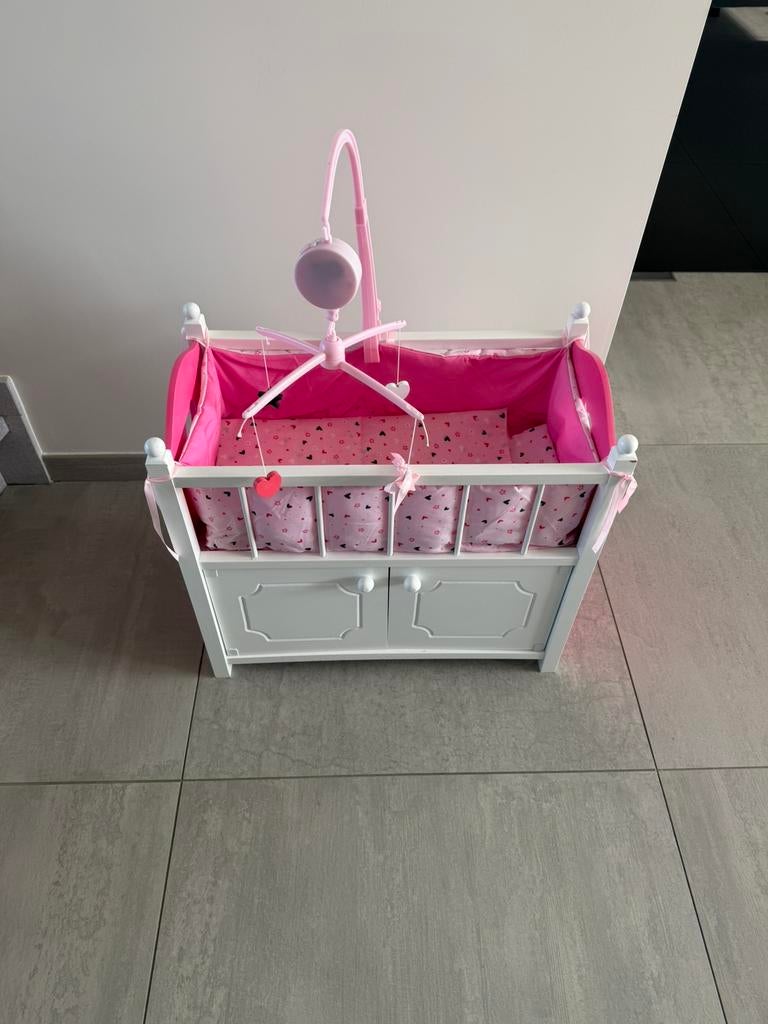 Poppenbed met kleding kast, Kinderen en Baby's, Ophalen, Zo goed als nieuw