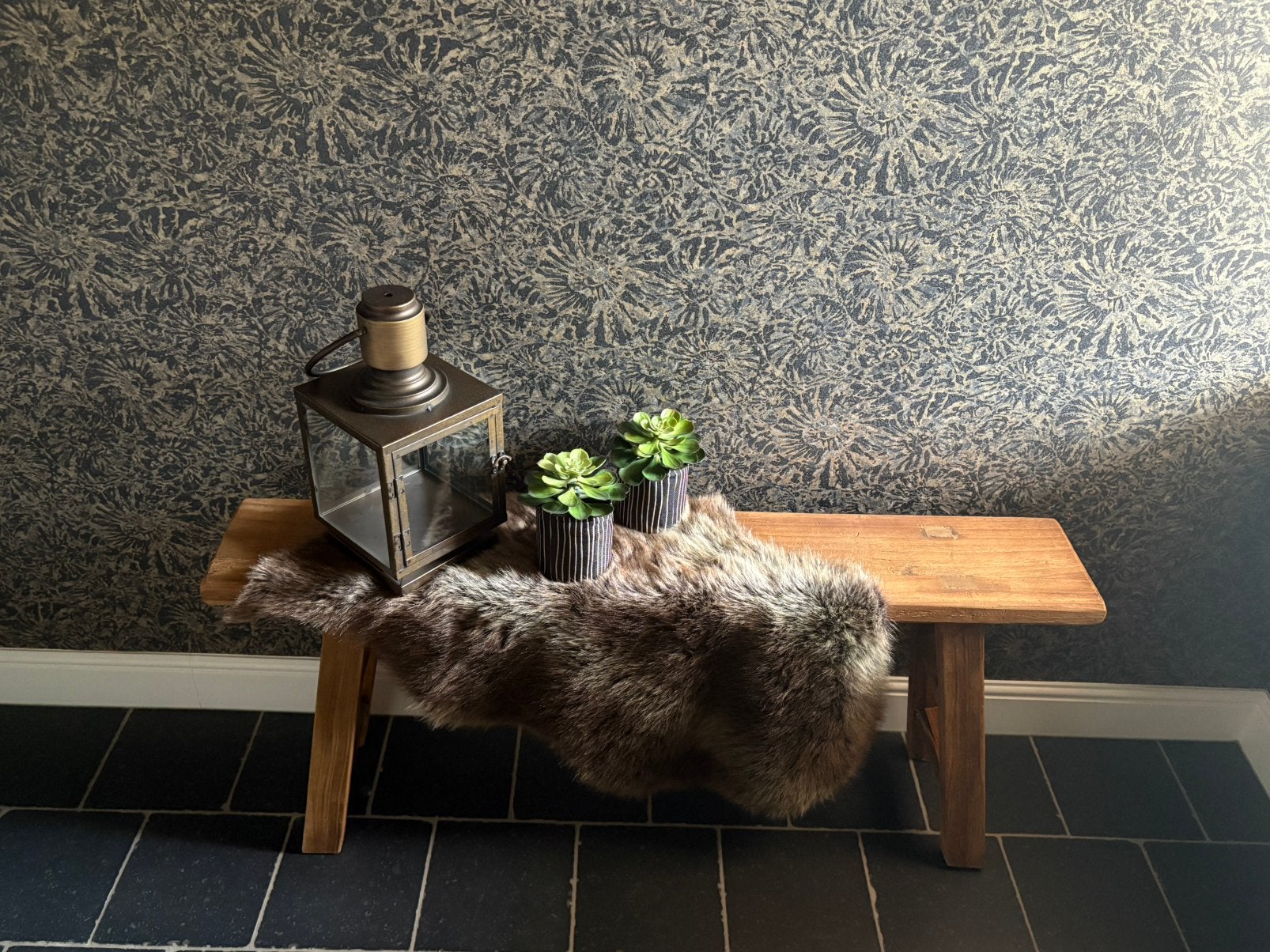 Houten bankje met decoratie, Enlèvement, Comme neuf