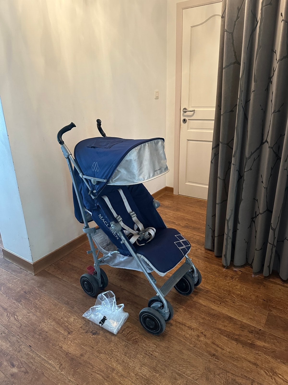 Maclaren Techno XT donker blauw met regenhoes Xl zonnekap, Ophalen, Zo goed als nieuw, Maclaren, Regenhoes