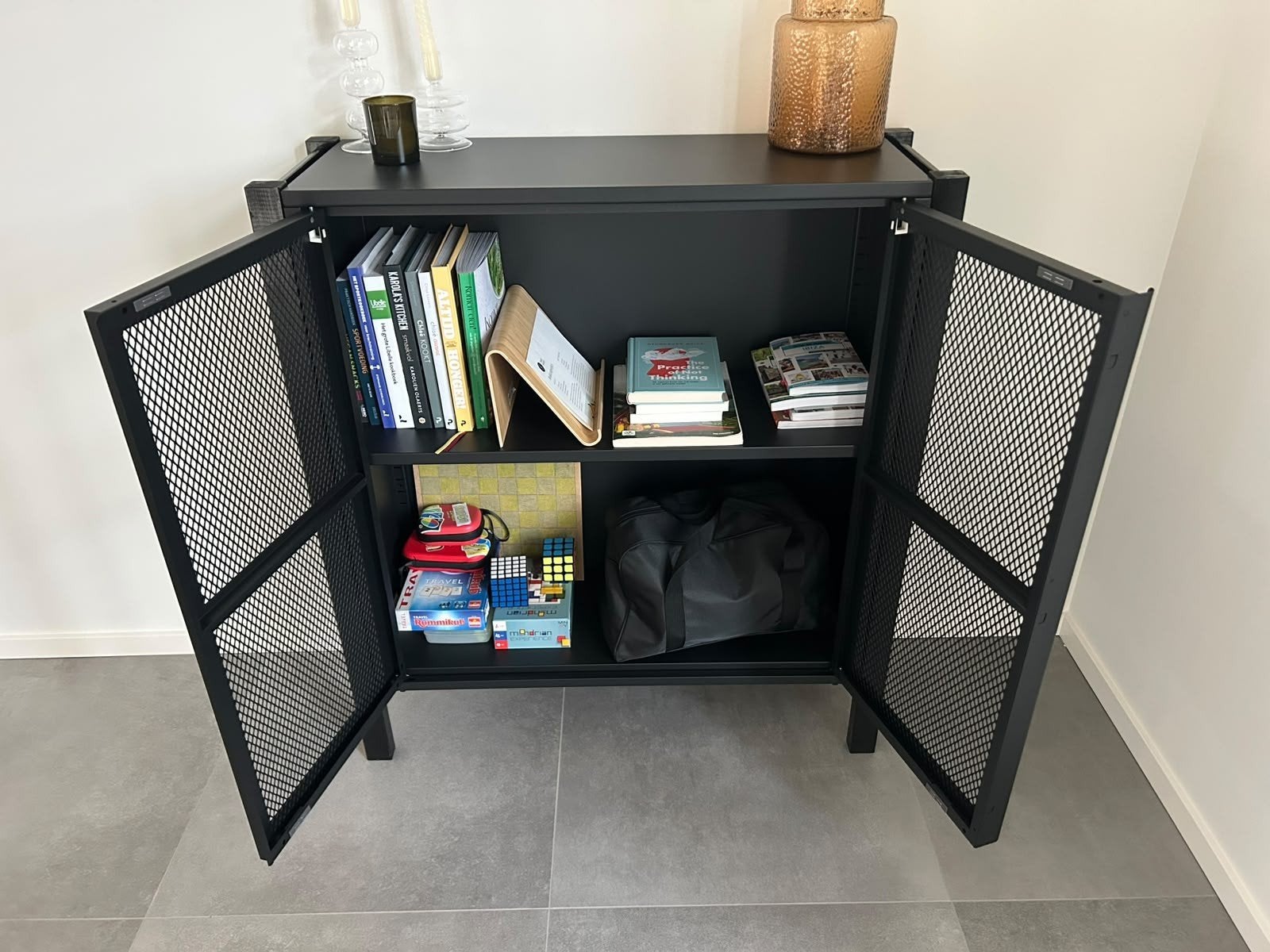 Zwarte ikea kast, Ophalen
