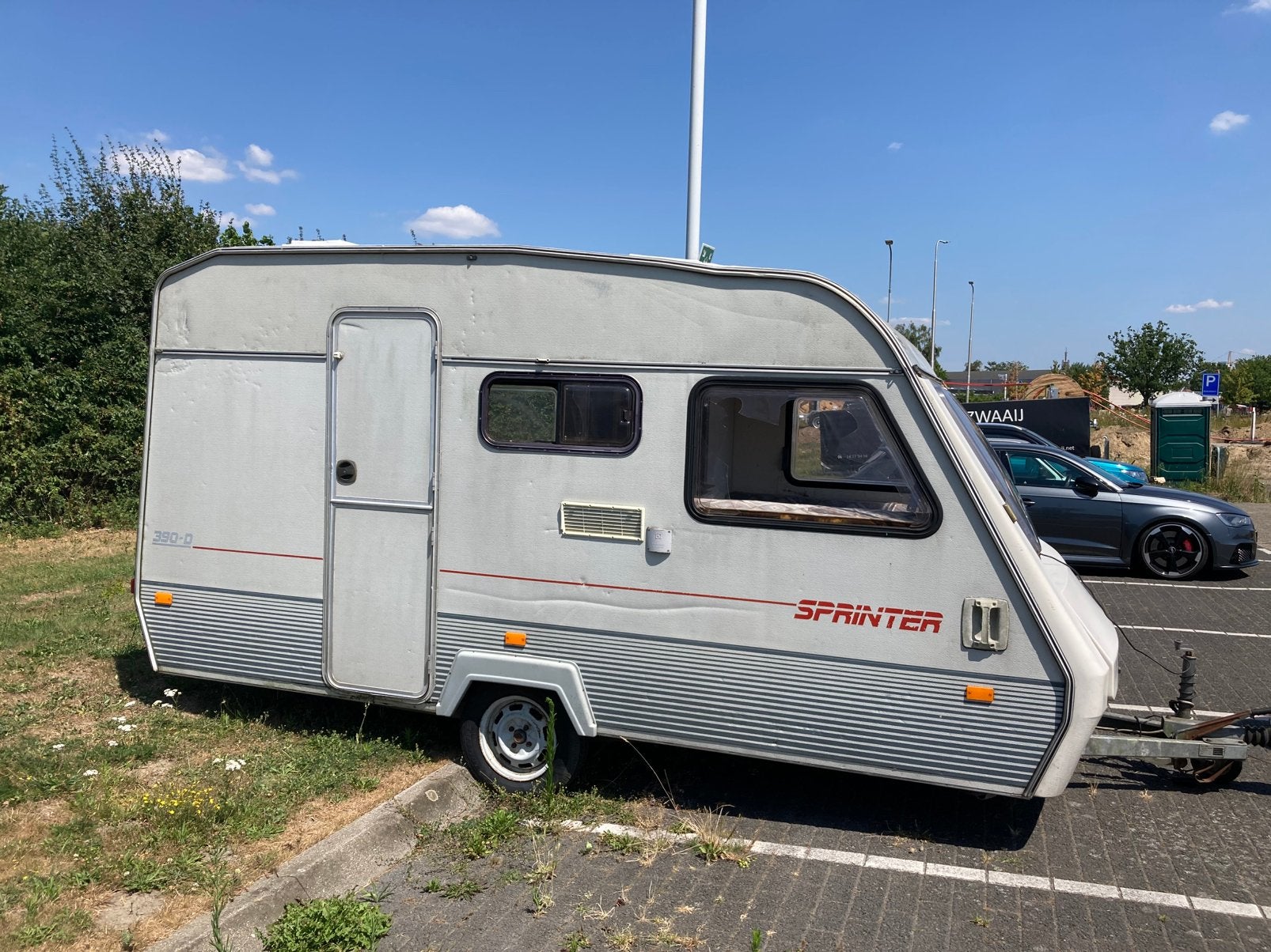 Caravane BEYERLAND TMT 750 kg avec porte-vélos, Caravanes & Camping, Enlèvement, Utilisé