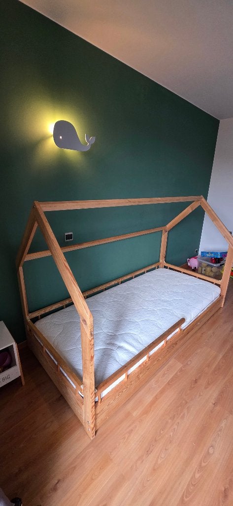 1 persoons bed in hout (laag bij de grond) + matras, Enlèvement, Bois