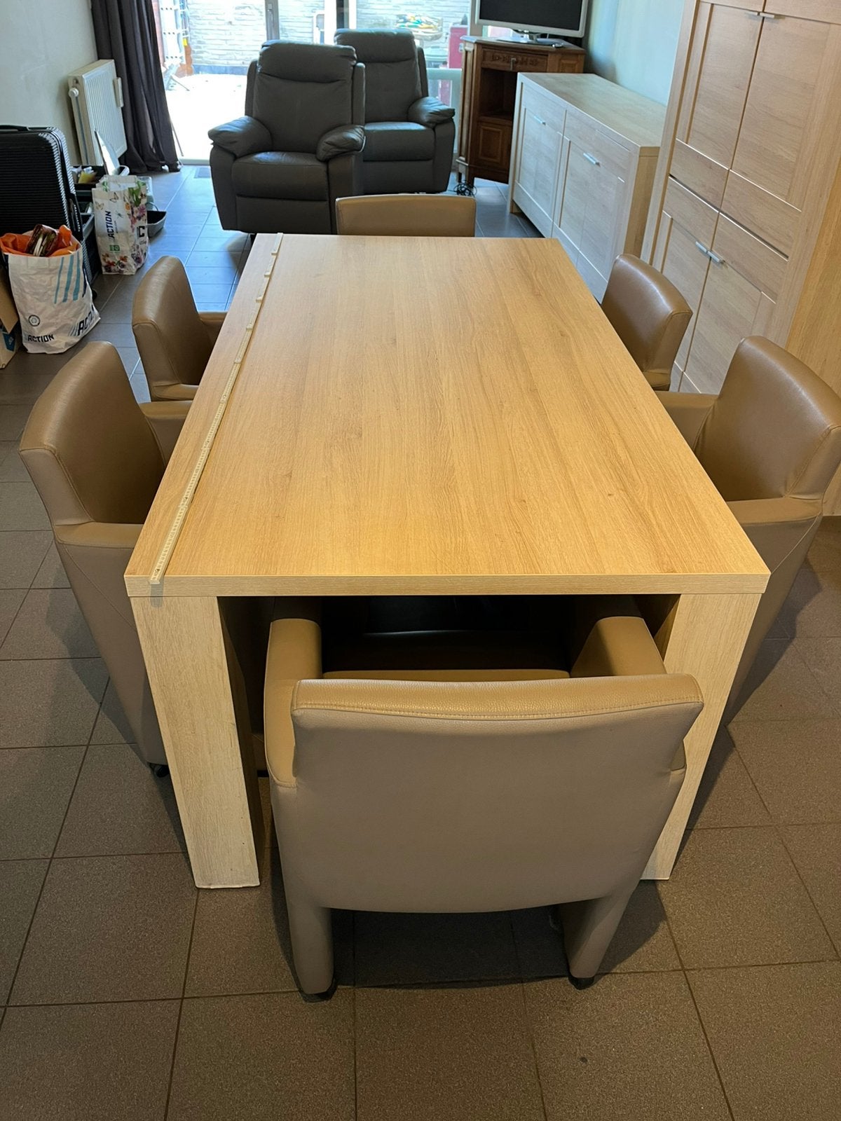 Eetkamer in lichtgrijs eik patroon, Enlèvement, Comme neuf, 4 à 6 chaises