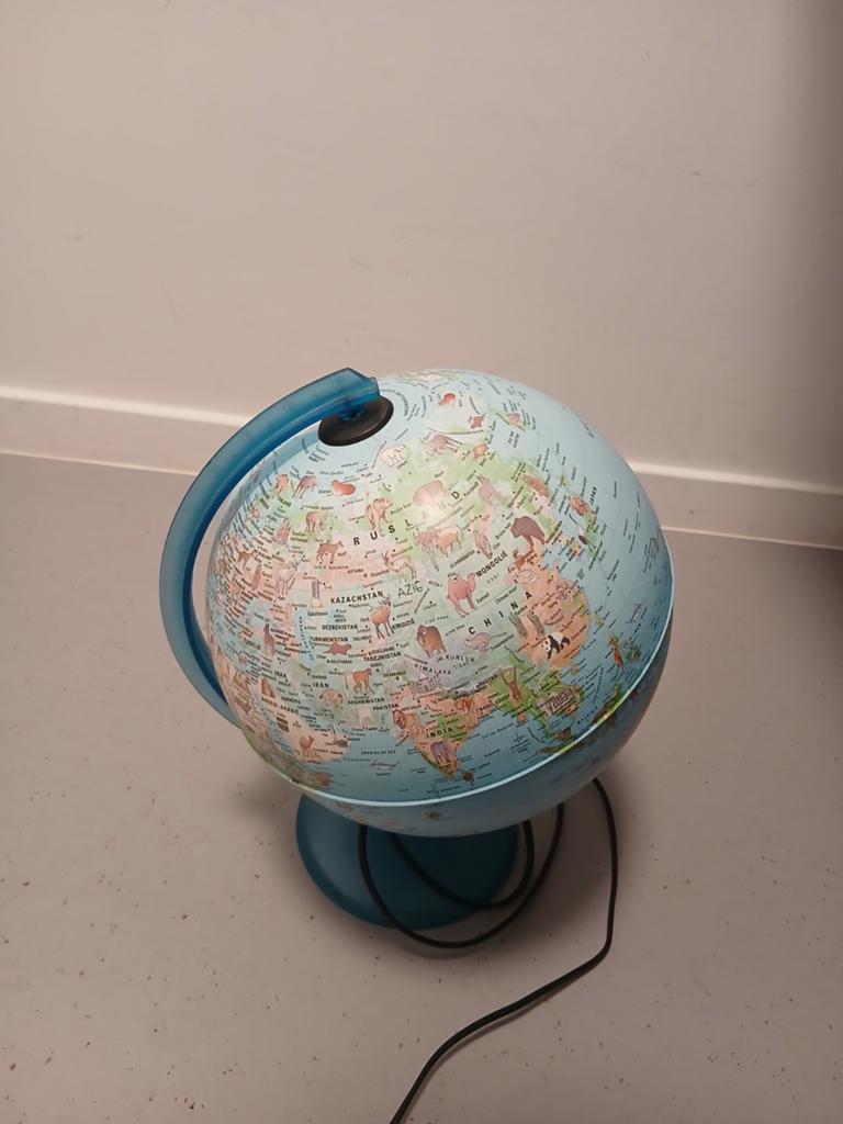 Animals around the world, Ophalen of Verzenden, Interactief, Zo goed als nieuw