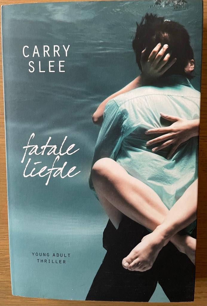 Boek: Fatale liefde (Thriller Young adult) van Carry Slee., Boeken, Ophalen, Zo goed als nieuw, Carry Slee