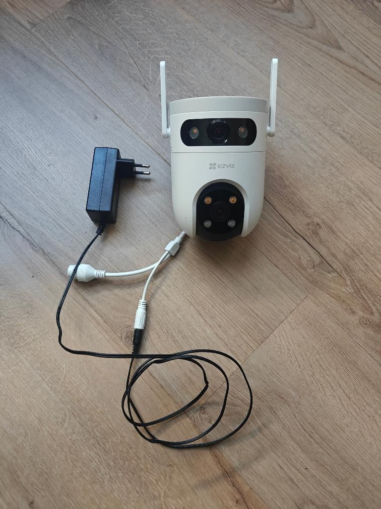 EZVIZ 2K bewakingscamera voor buiten met dubbele lens — 90€, Ophalen of Verzenden