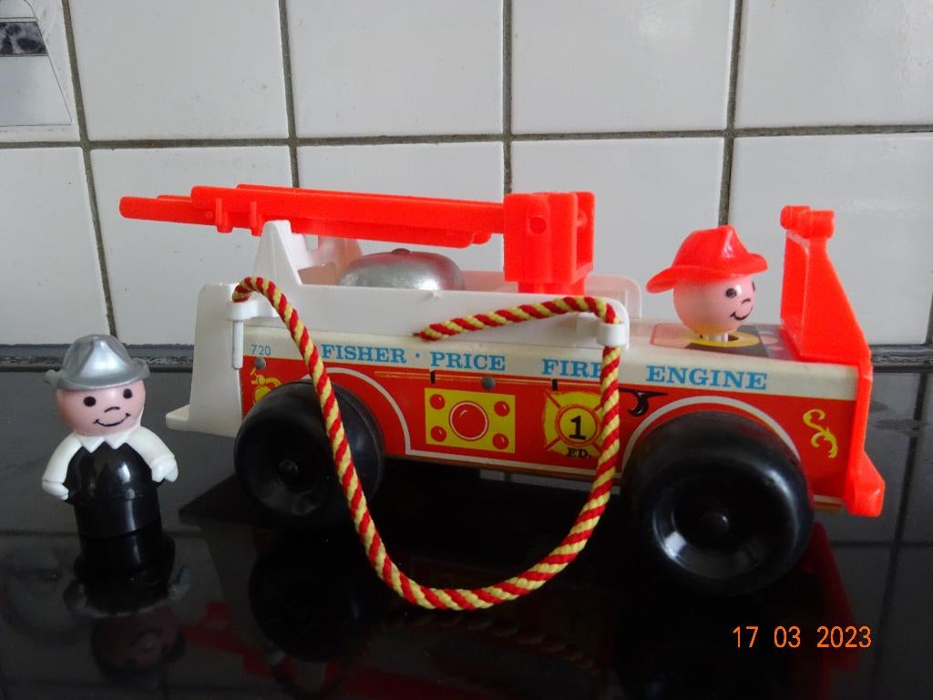 Fisher-Price Play Family Brandweerwagen, houten versie. 720*, Enlèvement ou Envoi