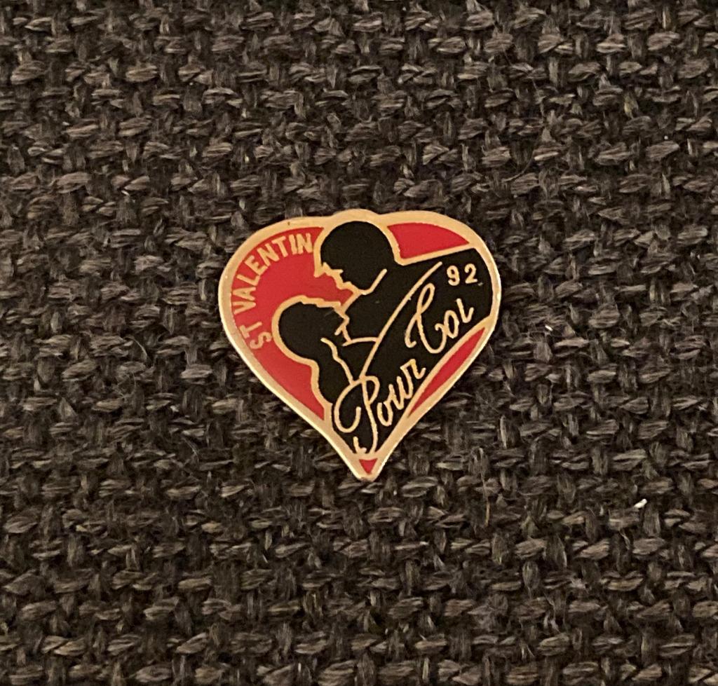 PIN - ST VALENTIN - POUR TOI - VALENTIJN - LIEFDE - AMOUR -, Verzamelen, Verzenden, Gebruikt, Overige onderwerpen, Speldje of Pin