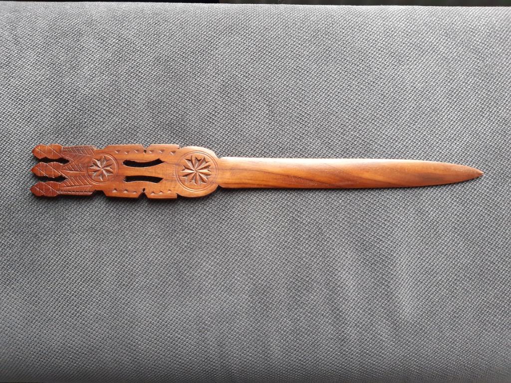 OUD BRIEFOPENER IN HOUT GESNEDEN, Antiek en Kunst, Ophalen