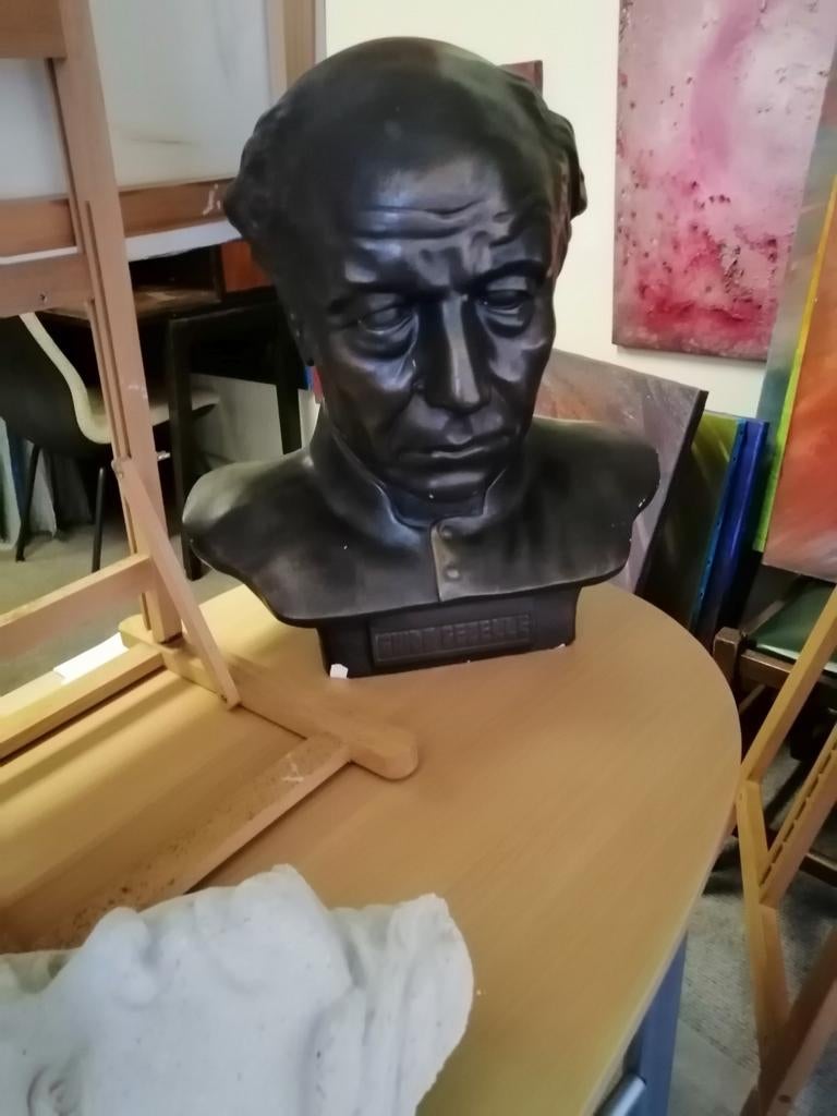 Buste schrijver Guido Gezelle, Enlèvement