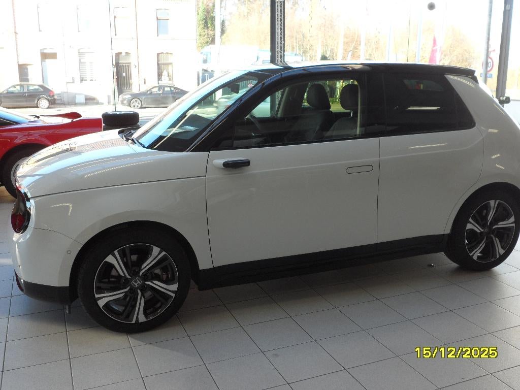 HONDA E, Autos, 4 portes, Entreprise, Carnet d'entretien, Ordinateur de bord