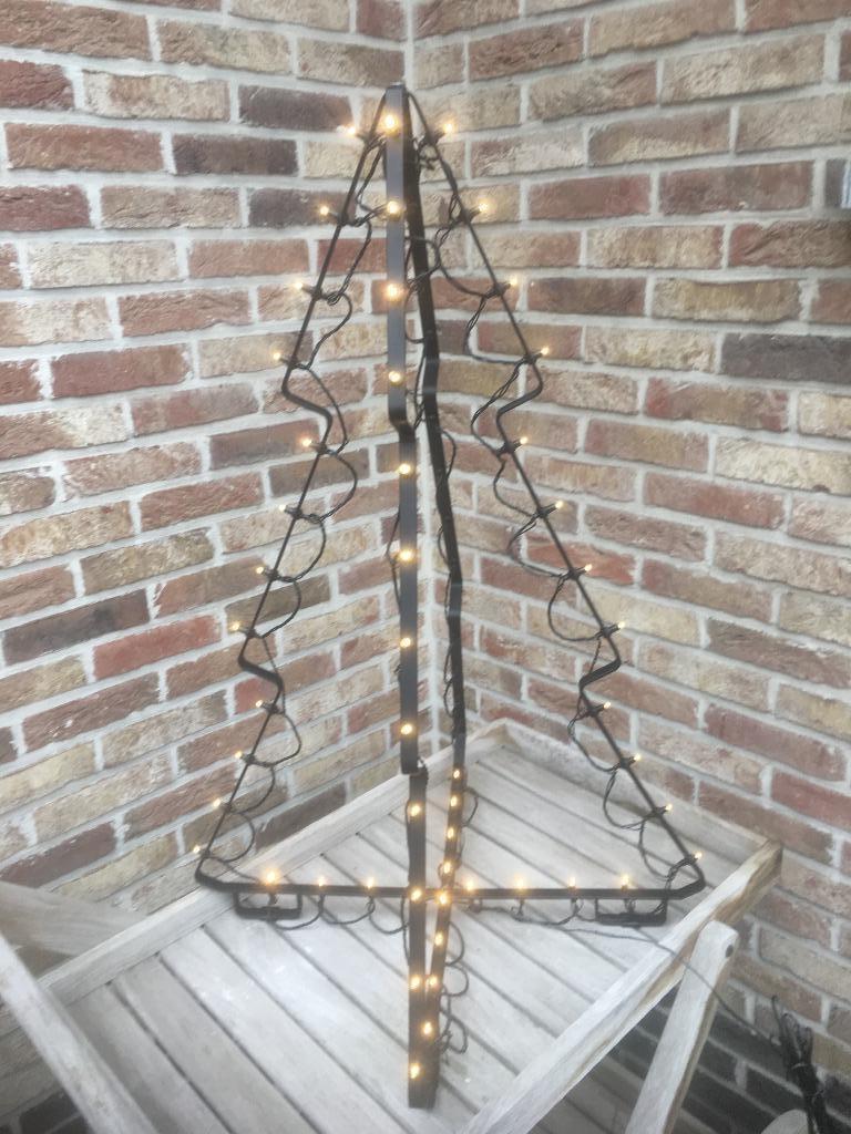 KERSTBOOM IN ZWART METAAL HOOGTE 83 CM DIAMETER 55 CM, Diversen, Kerst, Ophalen of Verzenden, Nieuw