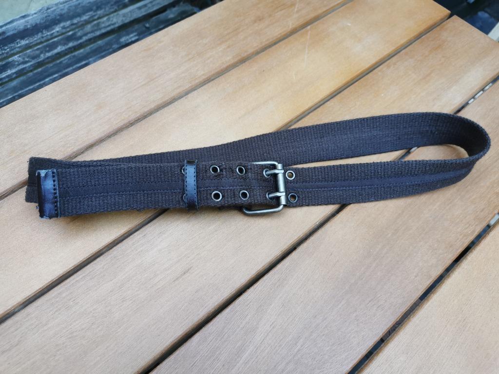Broeksriem in bruin textiel met dubbele gaatjes. Riem., Brun, Enlèvement, 100 cm ou plus, Porté