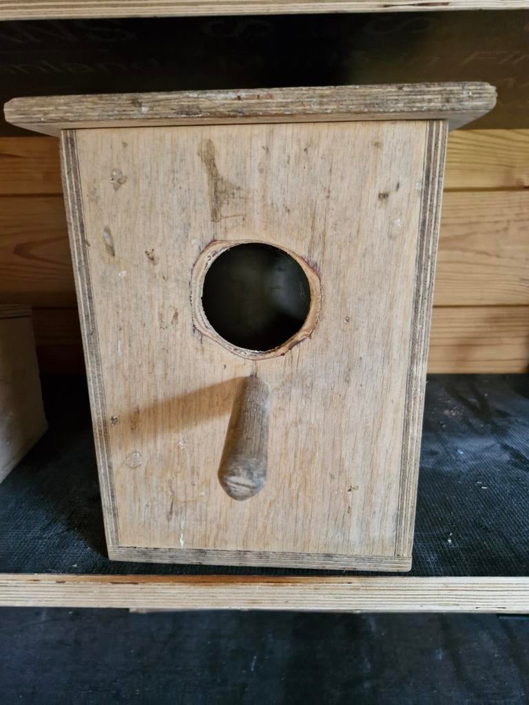 2 grote vogel broedkooien voor bvb valkparkieten, Ophalen of Verzenden, Gebruikt, Hout, Broedkooi of Kweekkooi