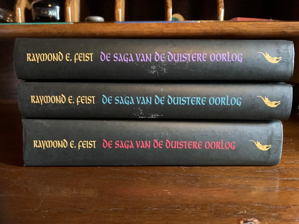 De saga van de duistere oorlog, Enlèvement ou Envoi, Utilisé, Raymond E. Feist