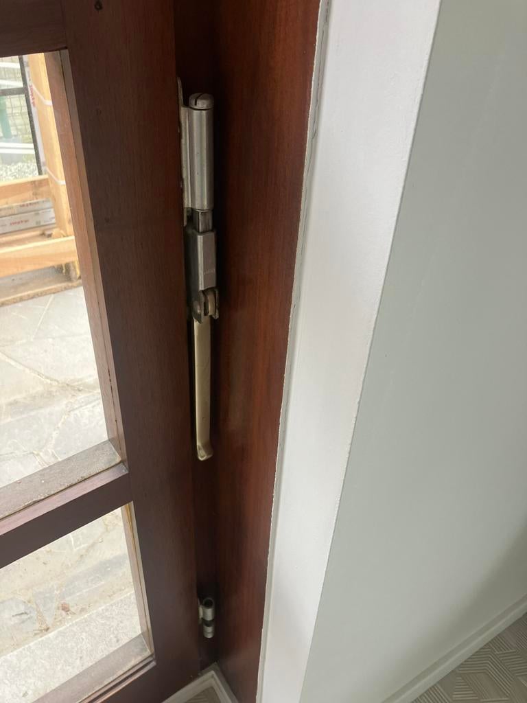 Châssis de fenêtre simple vitrage en bois très robuste., Bricolage & Construction, Enlèvement, Comme neuf, Bois, Châssis de fenêtre