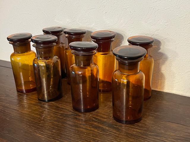 Flacons de pharmacie anciens en verre ambré brun, Enlèvement