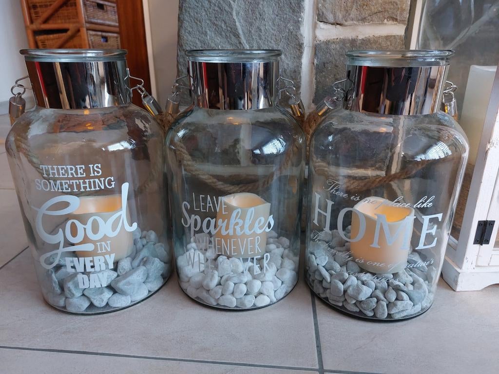 lanternes en verre, Enlèvement
