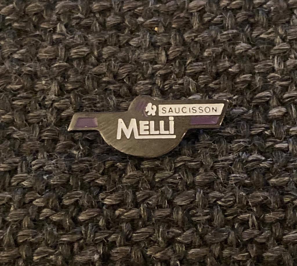 PIN - SAUCISSON MELLI, Envoi, Utilisé, Marque, Insigne ou Pin's