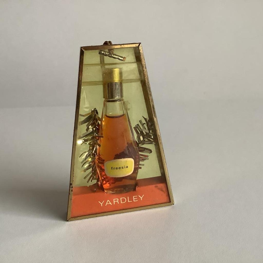 ancienne parfum Yardley Freesia dans un emballage de Noël, Enlèvement ou Envoi, Comme neuf, Miniature, Plein