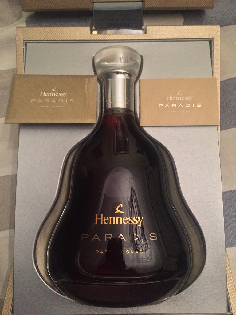 COGNAC HENNESSY PARADIS IN EEN DOOSJE, Verzamelen, Overige typen, Nieuw, Ophalen of Verzenden, Vol